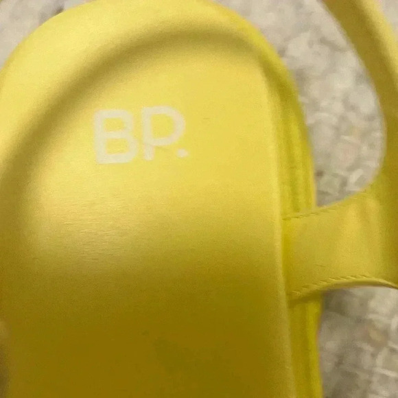BP. Yellow women’s sandal size 6, slight heel with buckle, never worn condition - Picture 7 of 7